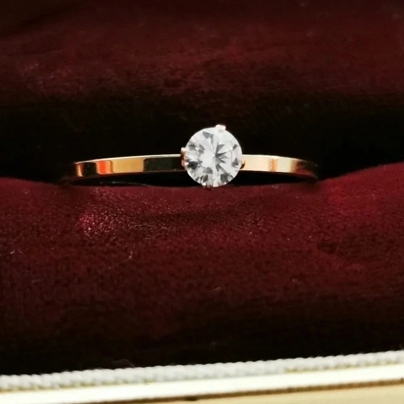 Jewelry - Solitaire ring